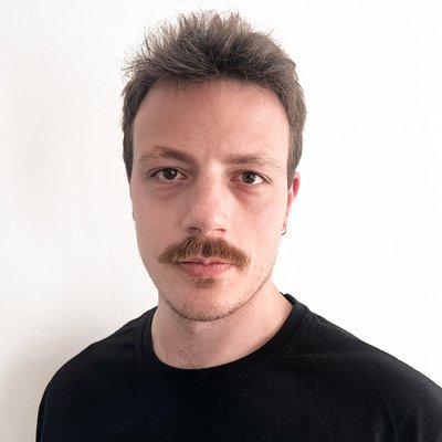 Portraitfoto von Lukas Hesse