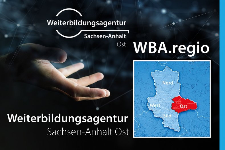 Eine Hand deutet auf die Landkarte von Sachsen-Anhalt. Dort ist die Region Ost hervorgehoben.