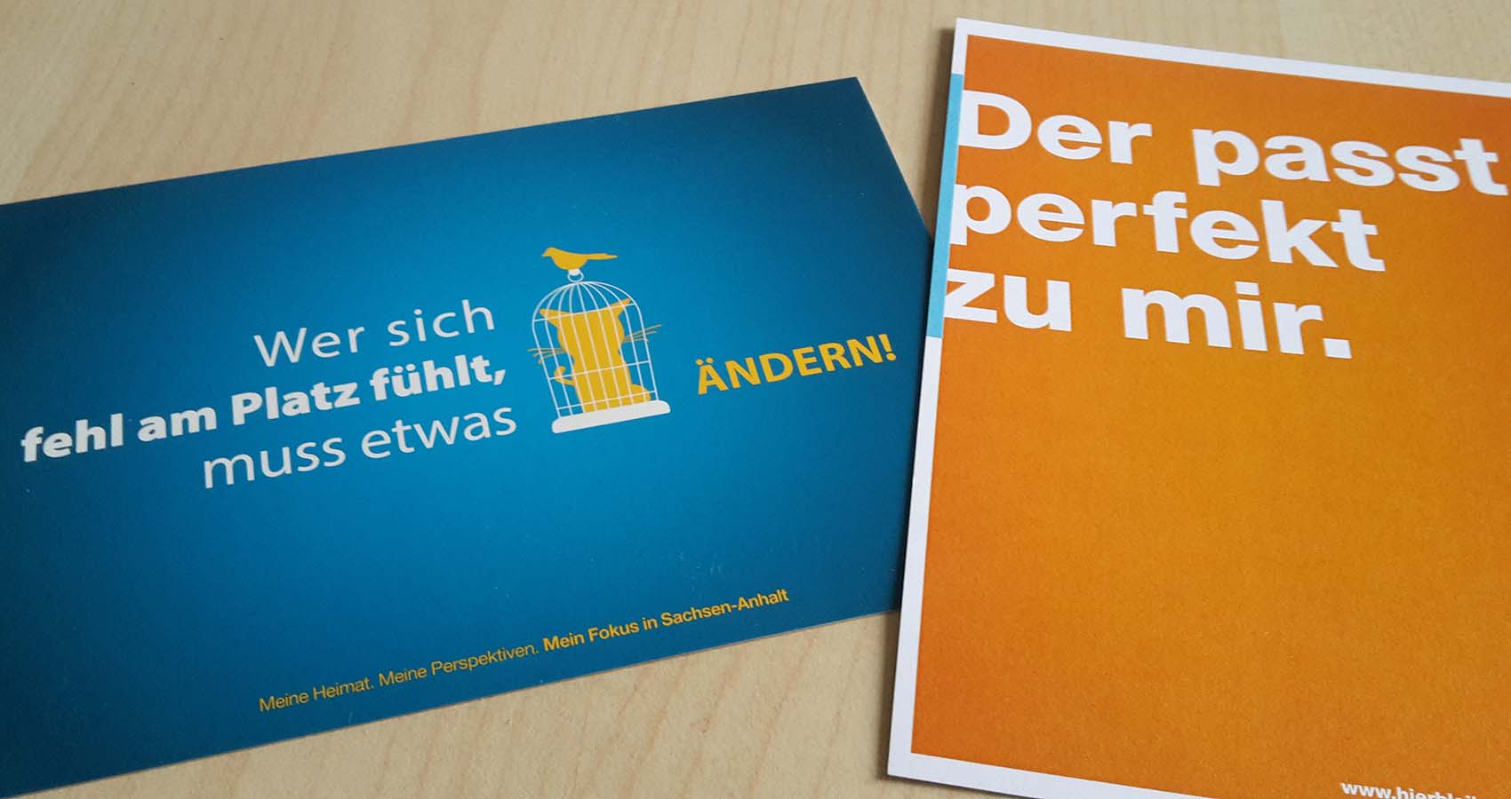 Zwei Werbepostkarten von der Messe hierblieben und von Fachkraft im Fokus